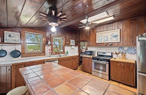 Boerne House | Texas Hill Country Escape — 250 Acres, Pickleball & Free Hayride w/4-Nt Rental!