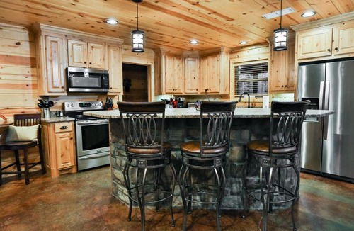 Hochatown House | Texas Kind of Way, Hot Tub, Fireplace, Covered Deck, Pool table, Game Loft