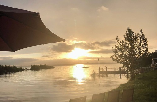 Buchanan Dam Cabin | Texas Lake cabin , private hot tub , outdoor kitchen . Pool & kayaks shared .