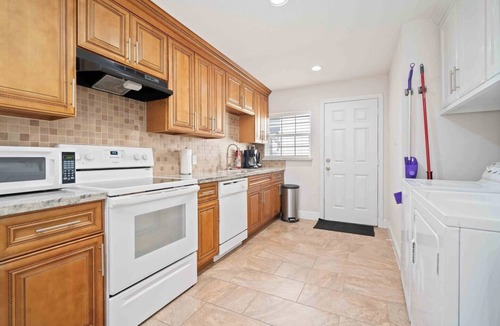 OST - South Union Apartment | Texas Med Center Pristine & Stylish Home