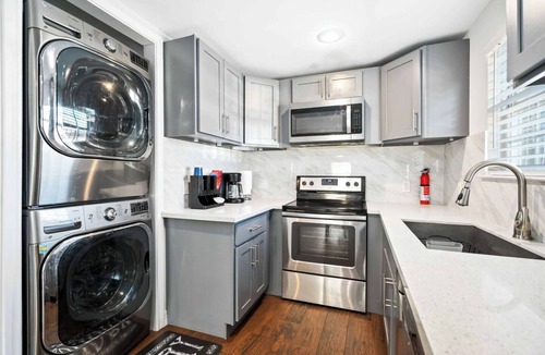 OST - South Union Apartment | Texas Med Center Stunning & Vibrant Stay