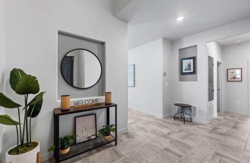 Chamberino House | Texas Modern 4BR 3BA Home Gazebo Spacious Yard Villa