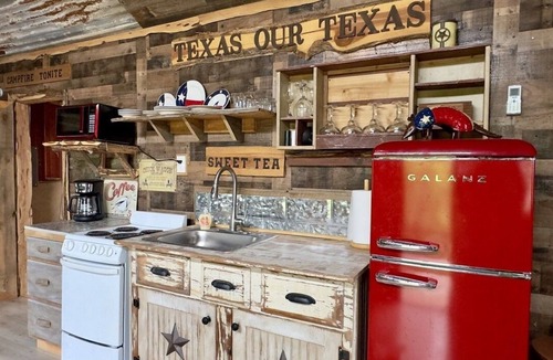 Voca Cabin | Texas Our Texas - Castell Cabin - Sleeps 4