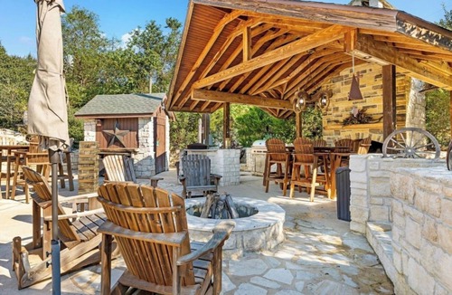 Tomball House | Texas Pool House Escape - Events, Pond, Hot Tub