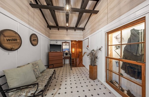 Fredericksburg Bed & Breakfast | Texas Prohibition - Close to Luckenbach