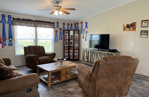 Pilot Point House | Texas Ranch House on 10 acres near Lake Ray Roberts!