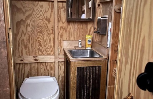 Elmo Cabin | Texas Safari Camp Hummingbird Tree House