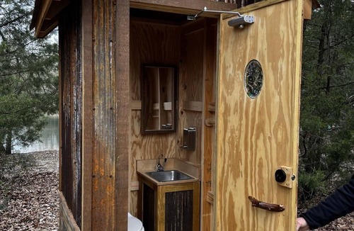 Elmo RV Rental | Texas Safari Camp-Tent & Tree House Retreat