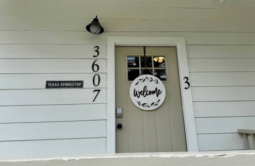 Nederland House | Texas Spindletop 3BR 2BA Home