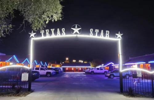 Floresville Hotel | Texas Star Lodges