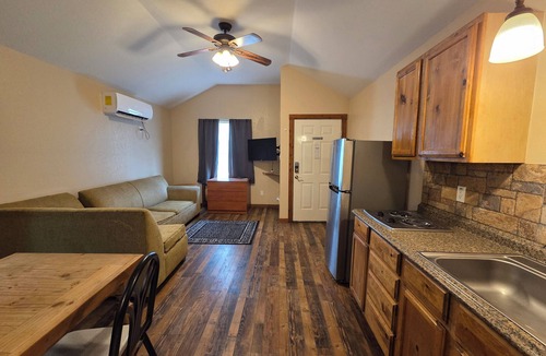 Floresville Cabin | Texas Star Lodges