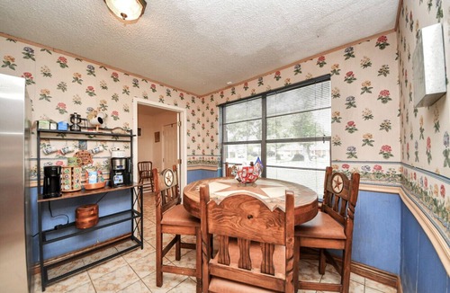 Channelview House | Texas-Themed 2BR Retreat|Houston Area|EV Charger