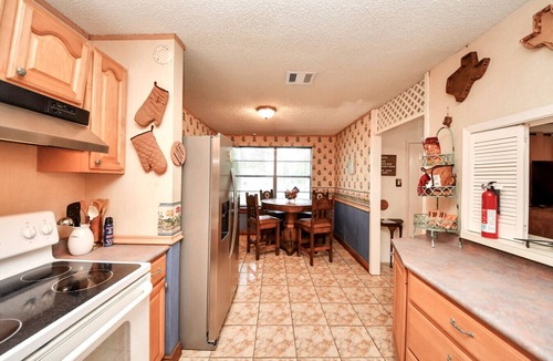 Channelview House | Texas-Themed 2BR Retreat|Houston Area|EV Charger