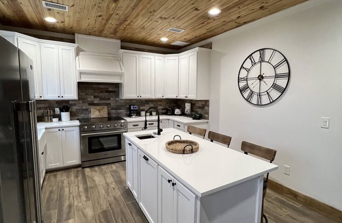 Van Zandt County House | Texas Tombstone, your private town