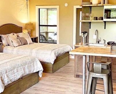 Sutherland Springs House | Texas Waterside Escape: Glamping Holiday in a Tented Cabin with Shared Comforts