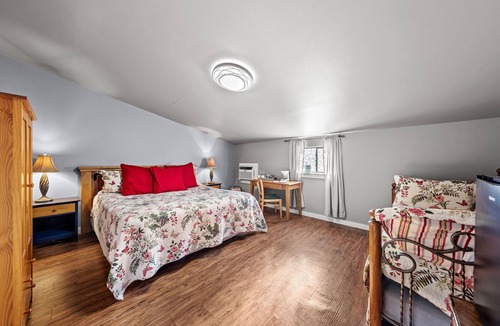 Fredericksburg Bed & Breakfast | Texas Wildflower - Close to Luckenbach
