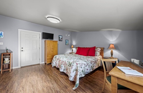 Fredericksburg Bed & Breakfast | Texas Wildflower - Close to Luckenbach