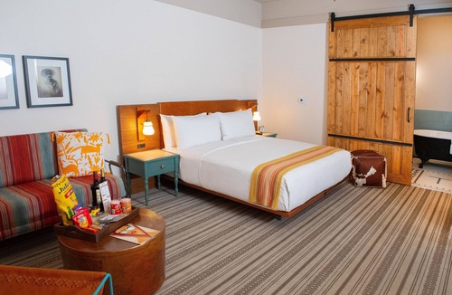 Las Colinas Hotel | Texican Court, by Valencia Hotel Collection
