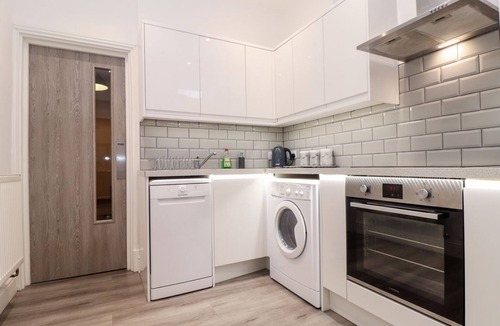 Camborne Cottage | TEYLU, pet friendly in Camborne