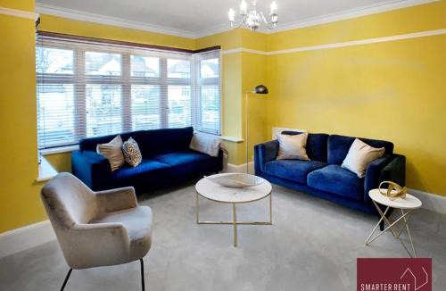 Thames Ditton Apartment | Thames Ditton 4 Bedroom Detached House