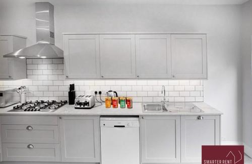 Thames Ditton Apartment | Thames Ditton 4 Bedroom Detached House