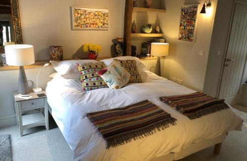 Wallingford House | Thames Edge Rooms