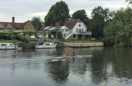 Wallingford House | Thames Edge Rooms