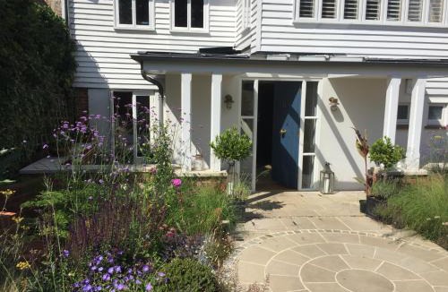 Wallingford House | Thames Edge Rooms