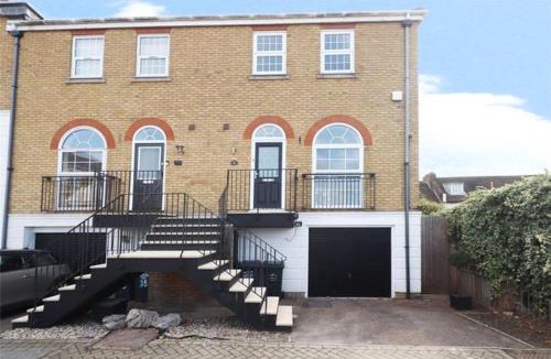 Greenhithe Apartment | Thames River Side