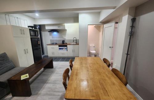 Thames House | Thames River Valley Retreat Residence 1