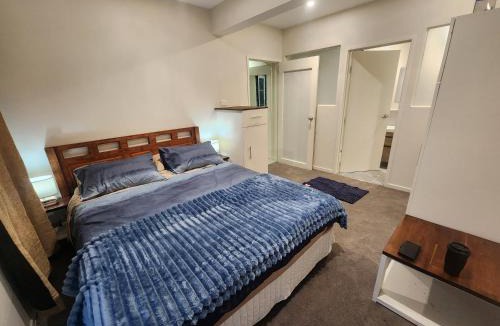 Thames House | Thames River Valley Retreat Residence 1