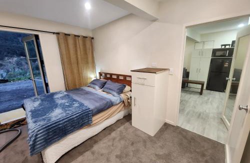 Thames House | Thames River Valley Retreat Residence 1