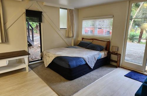 Thames House | Thames River Valley Studio Retreat 2