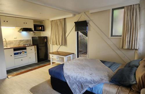 Thames House | Thames River Valley Studio Retreat 3