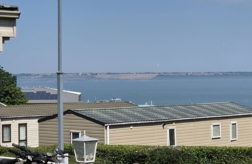 Allhallows Apartment | Thames view - Wheelchair-Friendly Static Caravan