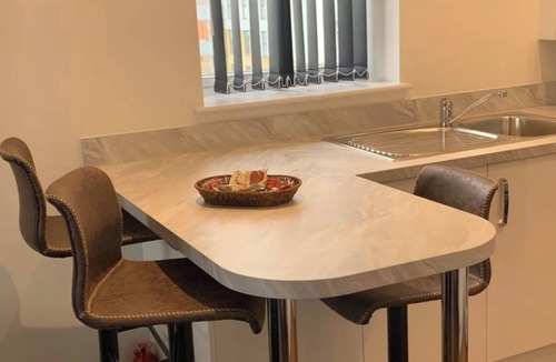 West Thurrock Apartment | Thamesview Modern Retreat