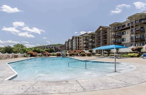 Big Cedars Apartment | Thanksgiving relaxation in Paradise Point, Hollister