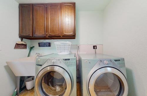 Bandon House | That 70's Beach House