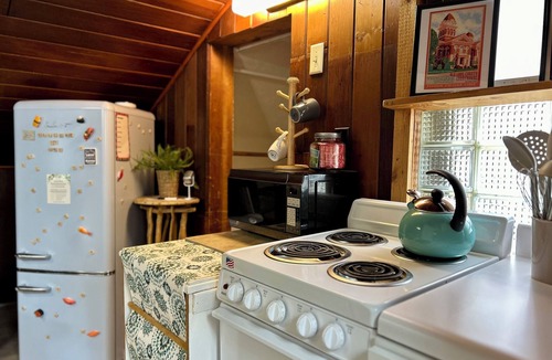 Chesterton Apartment | That 70’s Loft- Peace, Love and a Funky Stay!