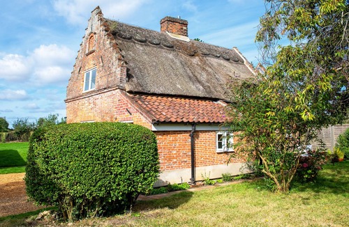 Irstead House | Thatch Cottage - A luxury Norfolk hideaway