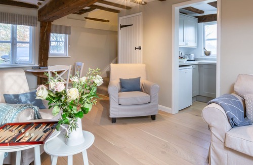 Finchingfield House | Thatched 2 bed self-catering with river valley view