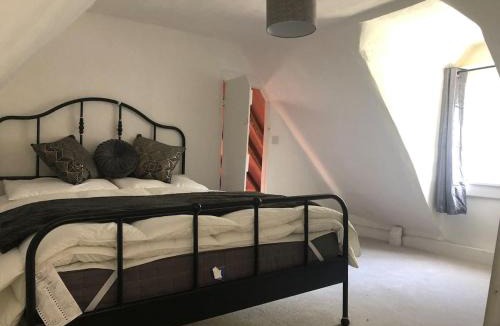 Manningtree House | Thatched Cottage