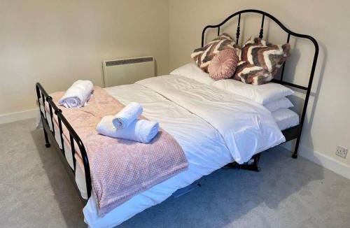 Manningtree House | Thatched Cottage