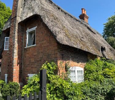 New Forest District Hotel | Thatched Cottage Hotel