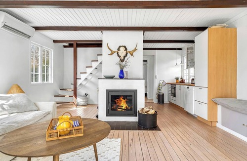Udsholt Sand House | Thatched cottage with conservatory near beach
