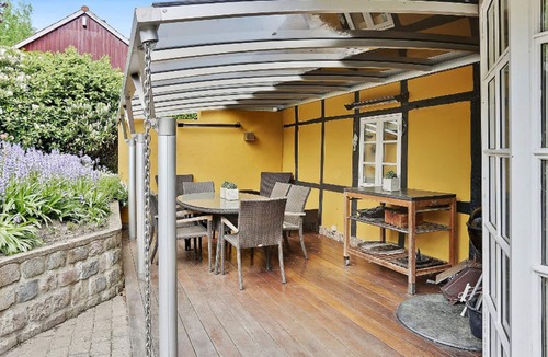 Bjert House | Thatched cottage with stylish furnishings right on the Baltic Sea