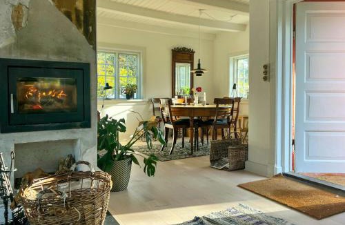 Hoeve Strand House | Thatched House From 1924 Close To The Beach