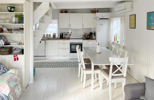 Kelstrup House | Thatched Wooden House With Sea View