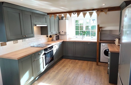 Stratton Cottage | THATCHINGS, pet friendly, with open fire in Stratton