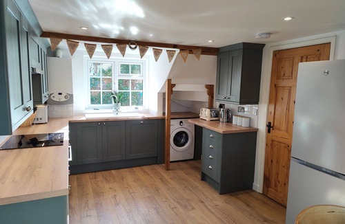 Stratton Cottage | THATCHINGS, pet friendly, with open fire in Stratton